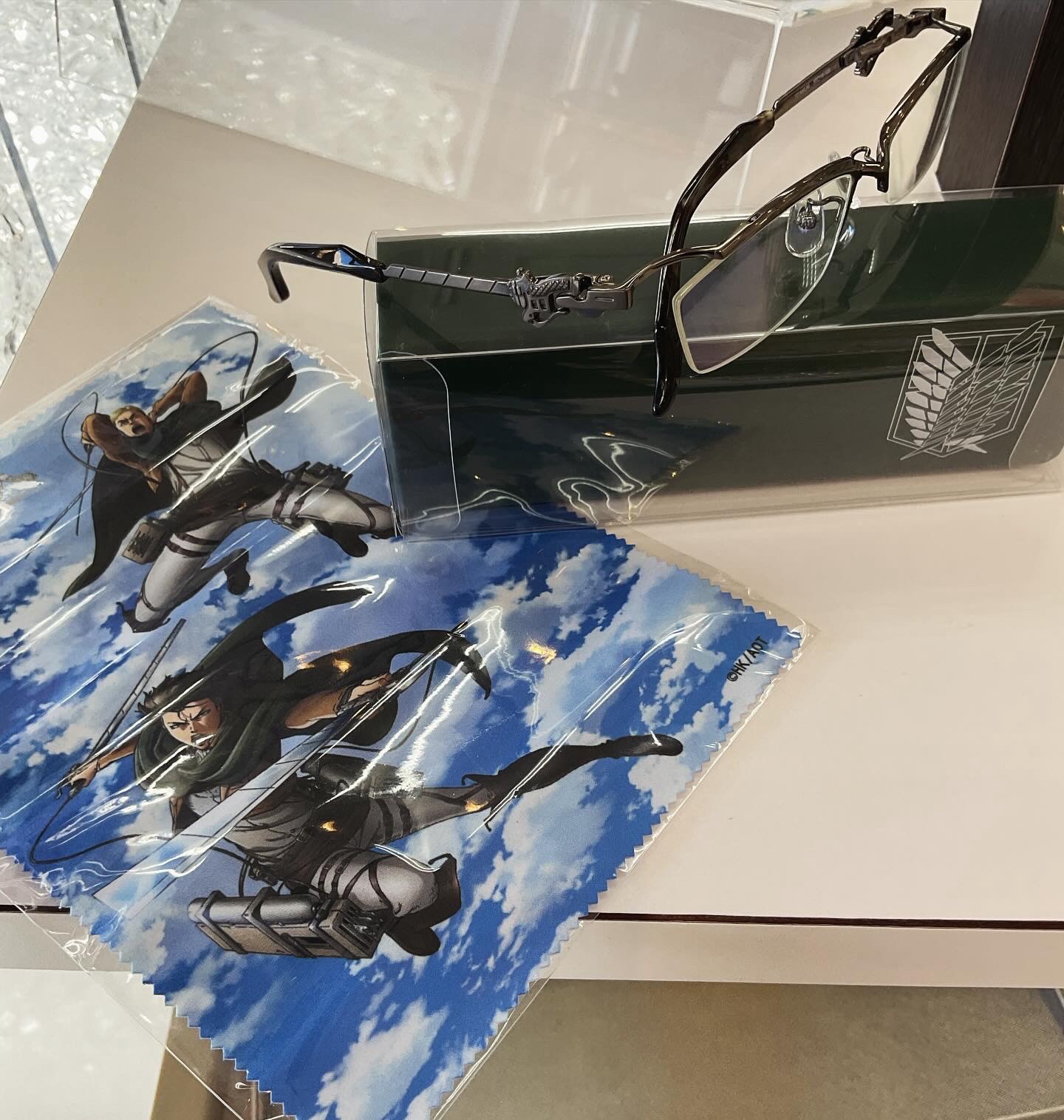 進撃の巨人 x Kobayashi Optical 地鳴らし メガネ エレン コラボ眼鏡 進撃巨人 x Kobayashi Optical 地鳴らし メガネ